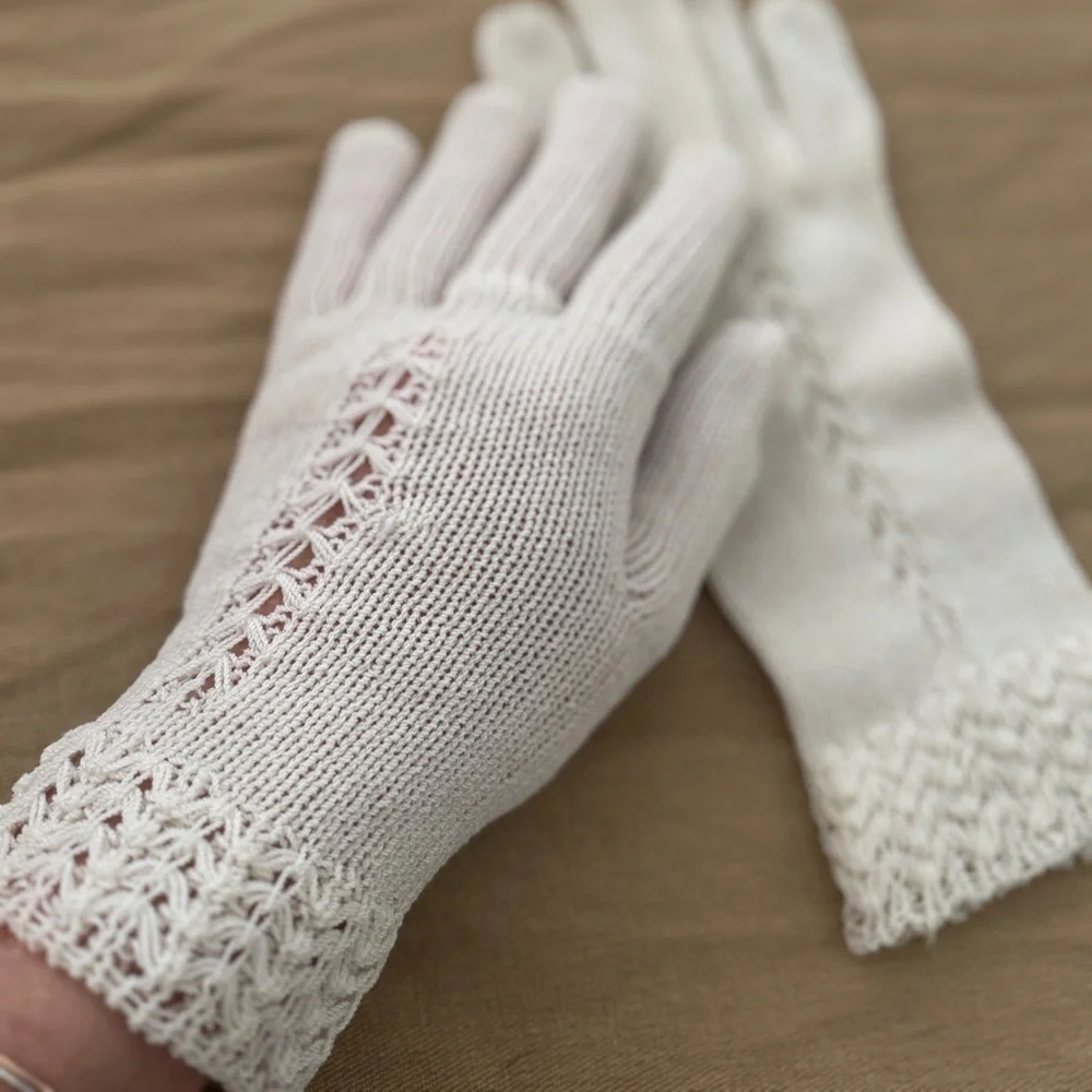 Vintage White Knit Gloves Cable Cuff XS/S